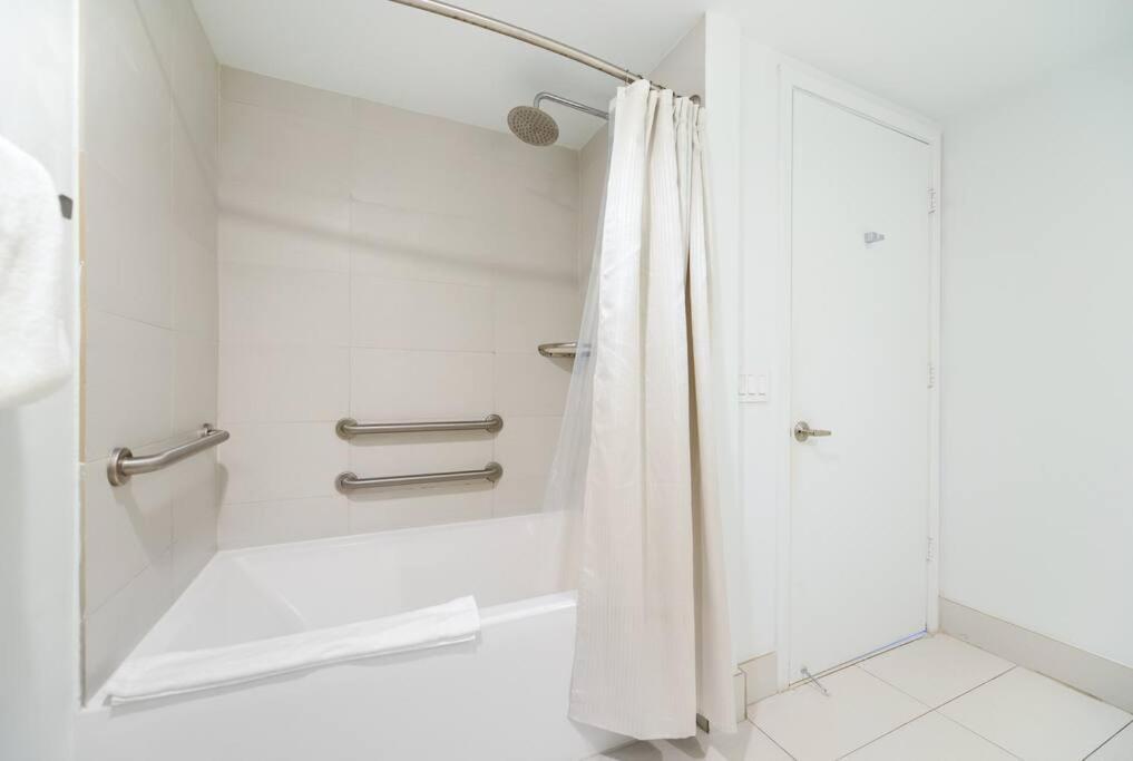 Awesome 2Br Condo Beachwalk Resort Hallandale Beach Exterior foto
