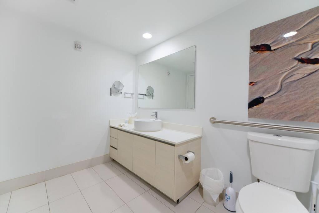 Awesome 2Br Condo Beachwalk Resort Hallandale Beach Exterior foto
